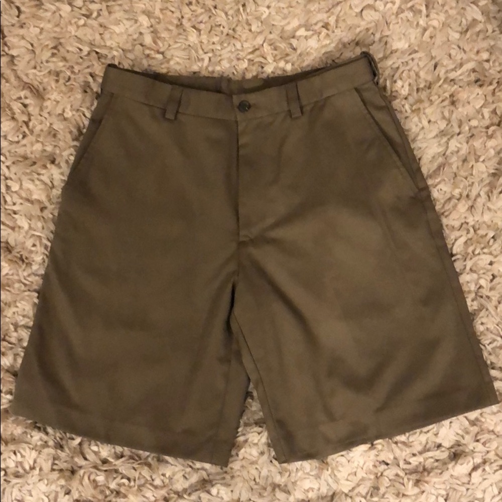 Izod men’s shorts